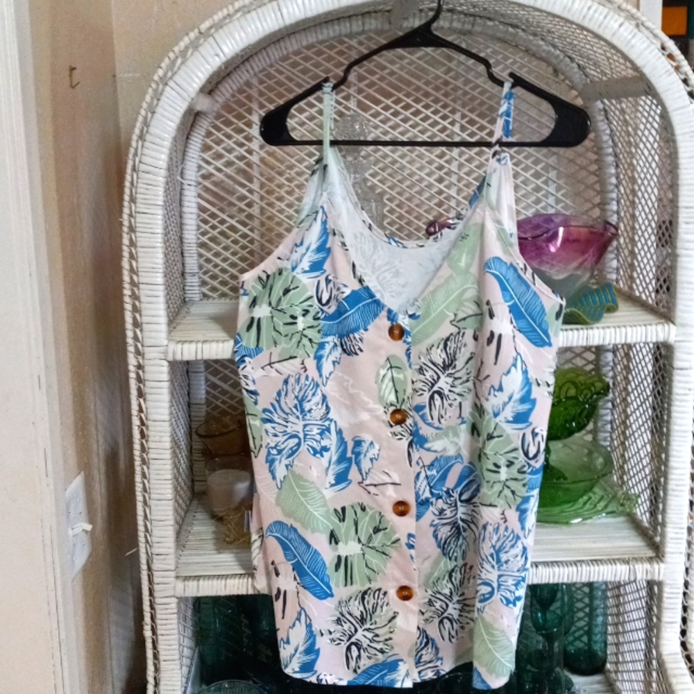 Sleeveless button front blouse. New. Large.